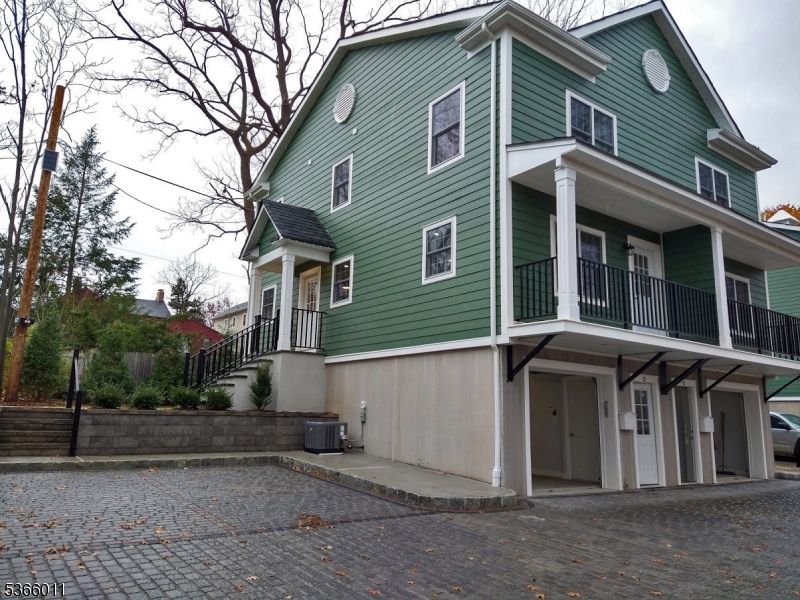 Exterior, Facade, Queen Anne Victorian