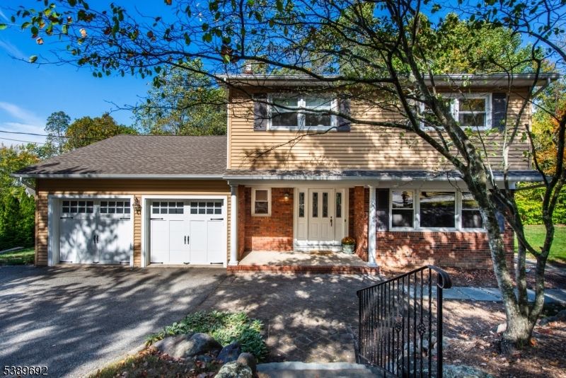 Attached, Exterior, Facade, Brick Facade, Cape Cod