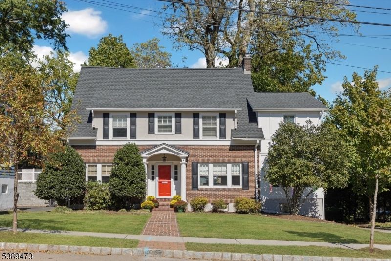 Exterior, Facade, Brick Facade, Georgian