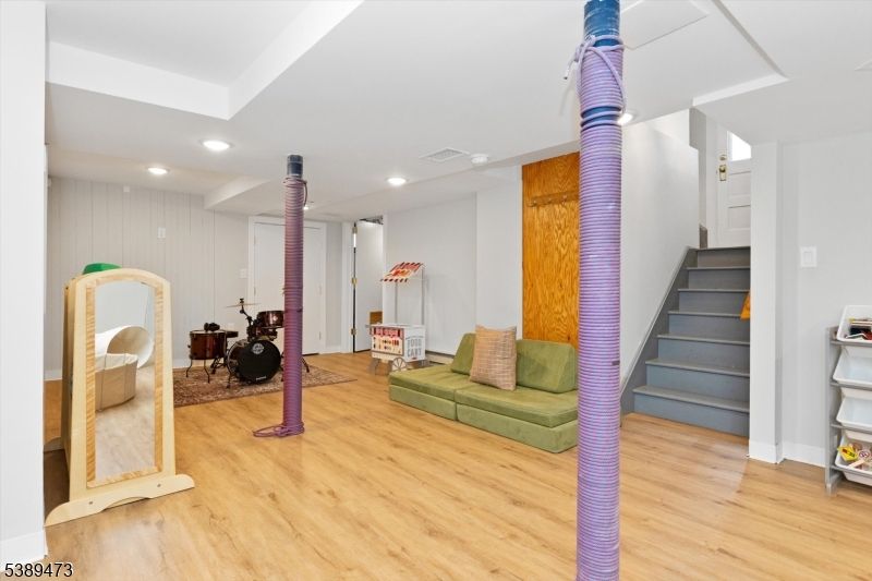 Fitness Equipment, Interior, Recessed Lighting, Wood Texture Flooring