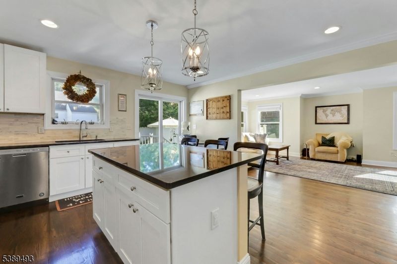 Dining room, Interior, Kitchen, Pendant Lights, Recessed Lighting, Wood Texture Flooring