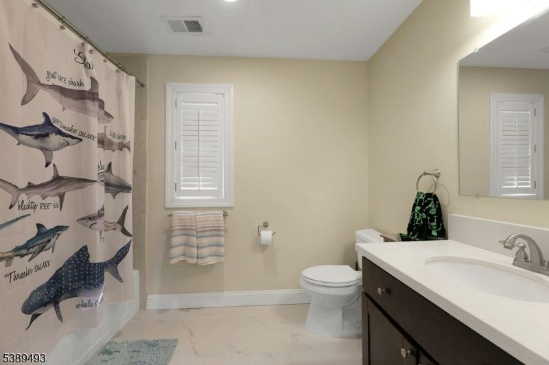 Bathroom, Interior, Marble, Recessed Lighting