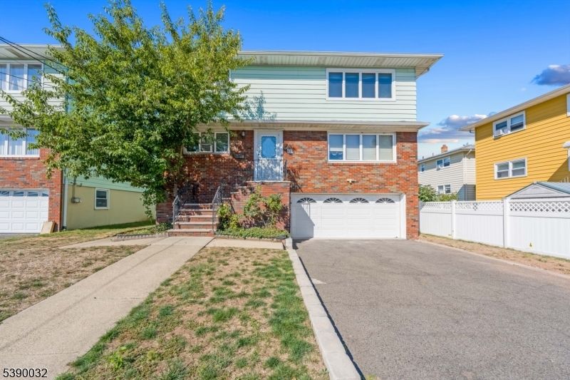 Attached, Exterior, Facade, Brick Facade, Raised Ranch