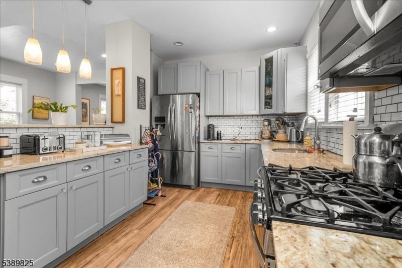 Interior, Kitchen, Pendant Lights, Recessed Lighting, Wood Texture Flooring