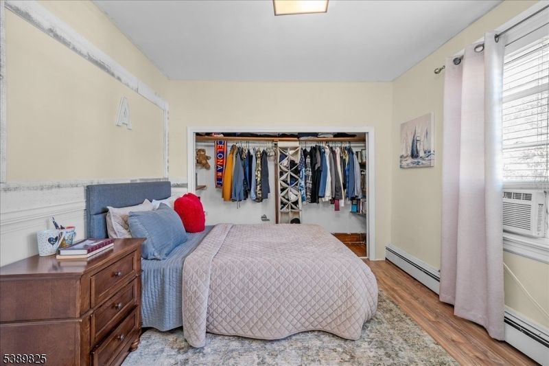 Bedroom, Interior, Walk-in Closets, Wood Texture Flooring
