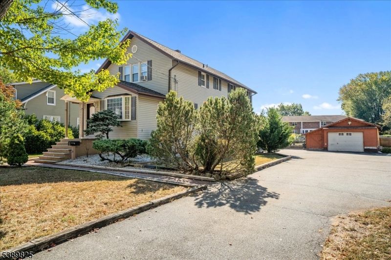 Detached Garage, Exterior