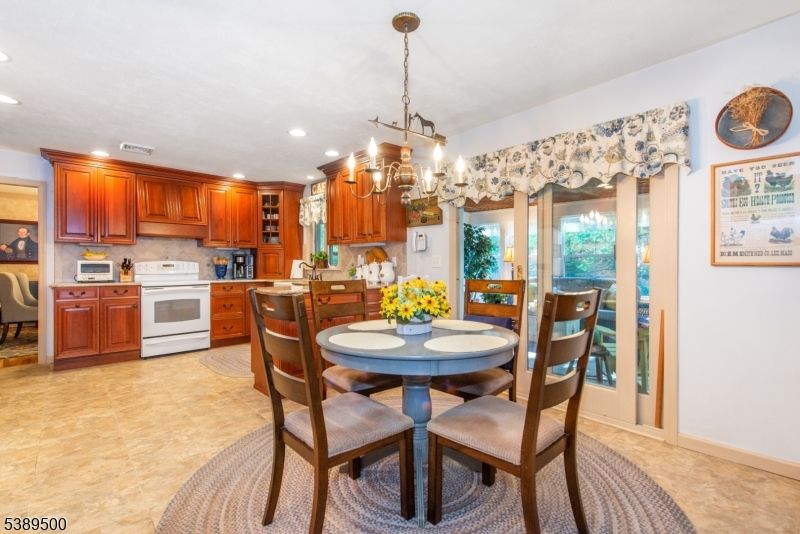 Chandelier, Dining room, Interior, Kitchen, Recessed Lighting