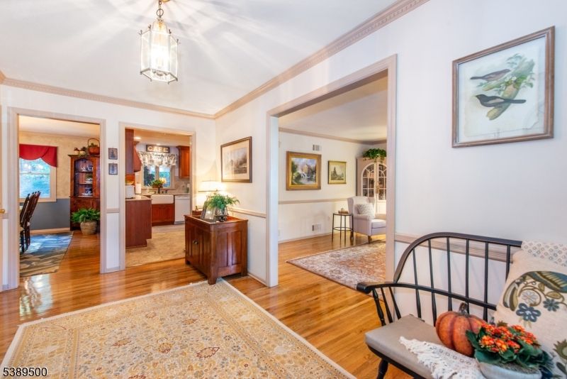 Interior, Pendant Lights, Wood Texture Flooring