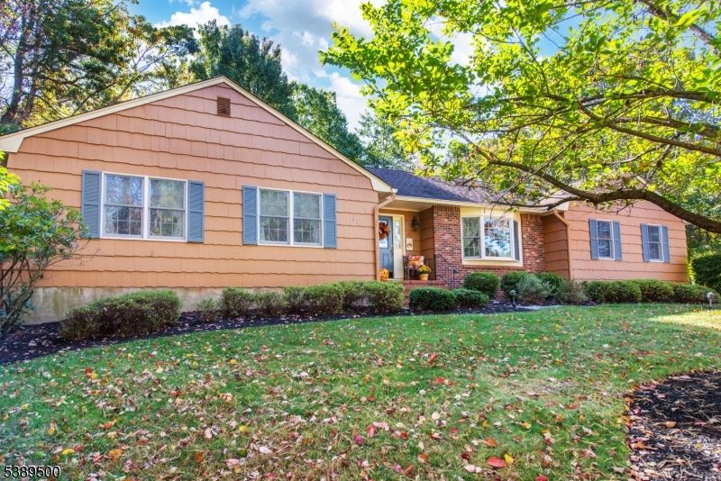 Exterior, Facade, Brick Facade, Ranch