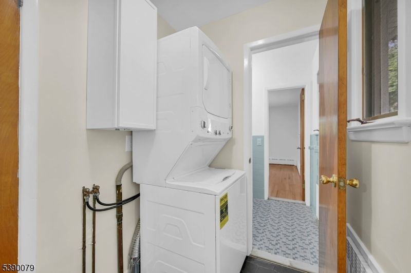 Interior, Utility Closets, Washer, Wood Texture Flooring