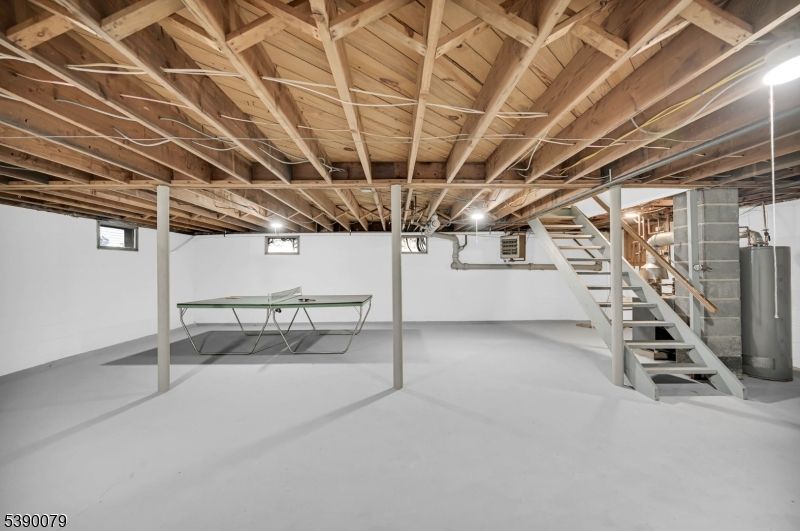 Empty room, Interior, Wooden Beams, Wooden Ceilings