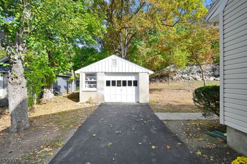 Detached Garage, Exterior