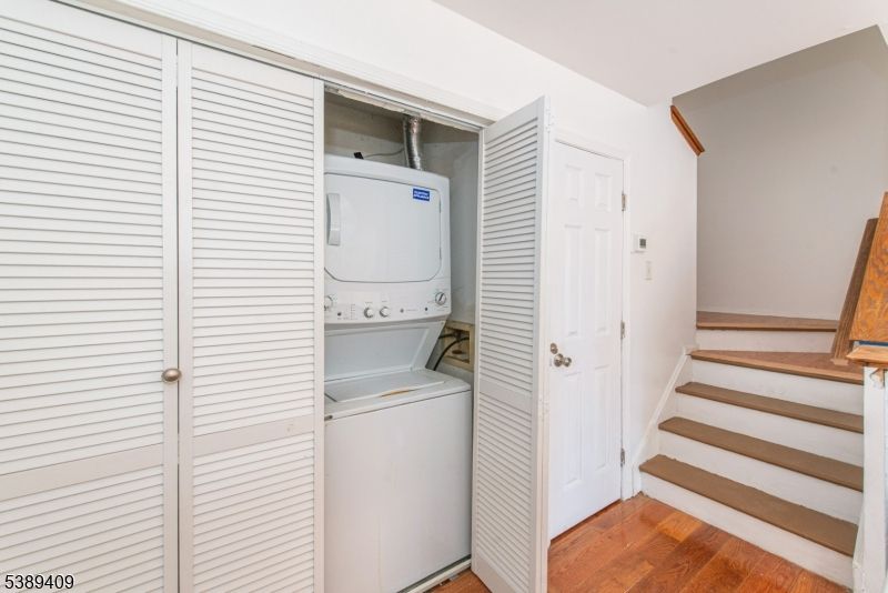 Interior, Utility Closets, Washer, Wood Texture Flooring
