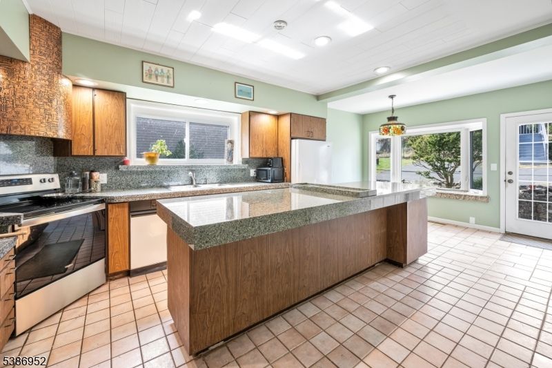 Interior, Kitchen, Pendant Lights, Recessed Lighting