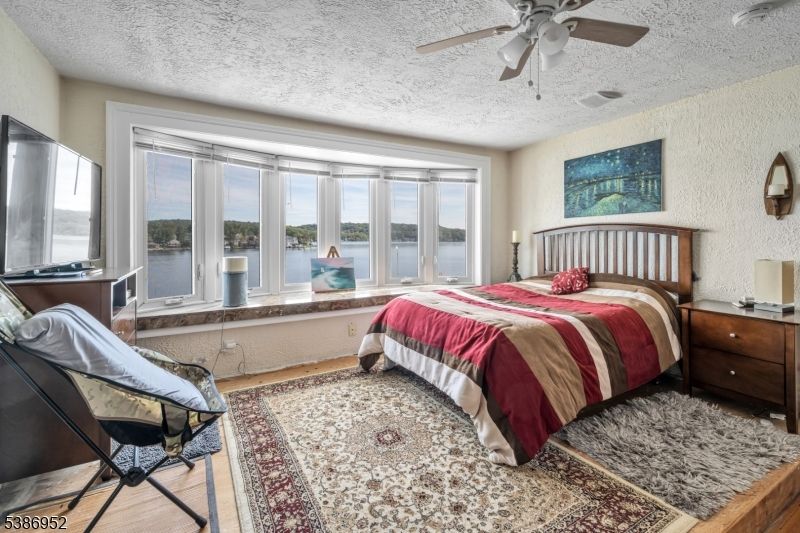 Bedroom, Interior, Water