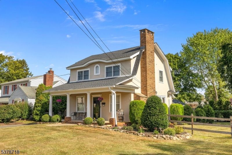 Backyard, Exterior, Facade, Queen Anne Victorian