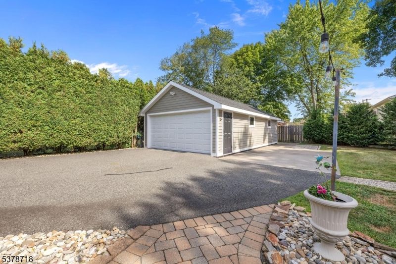 Detached Garage, Exterior