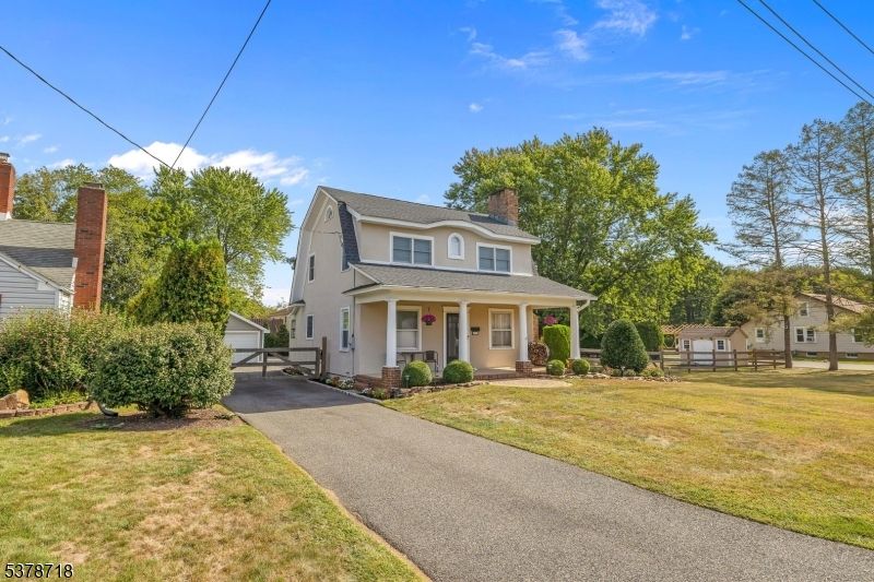 Backyard, Exterior, Facade, American Foursquare