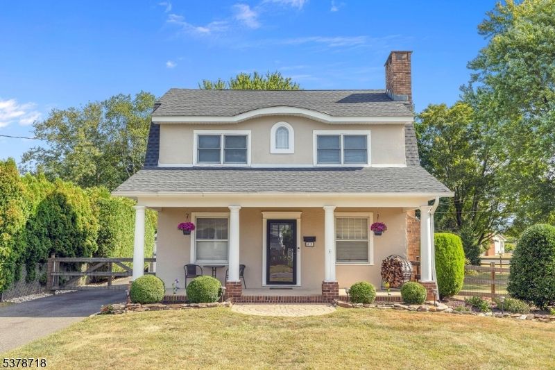 Exterior, Facade, French Provincial