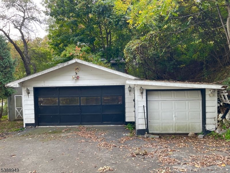 Detached Garage, Exterior