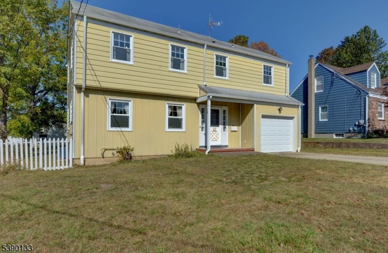 Attached, Exterior, Facade, Cape Cod
