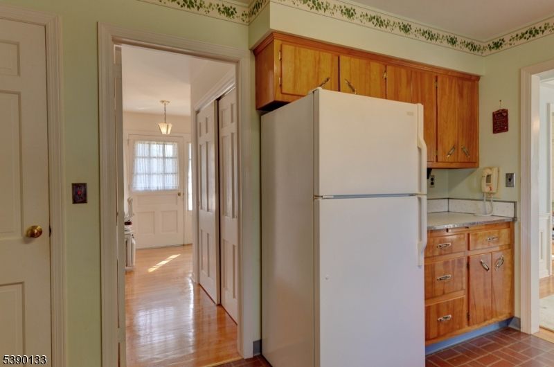 Interior, Kitchen, Pendant Lights, Wood Texture Flooring