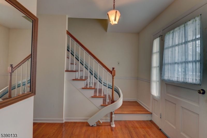 Interior, Pendant Lights, Wood Texture Flooring