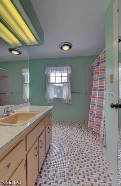 Bathroom, Interior, Recessed Lighting