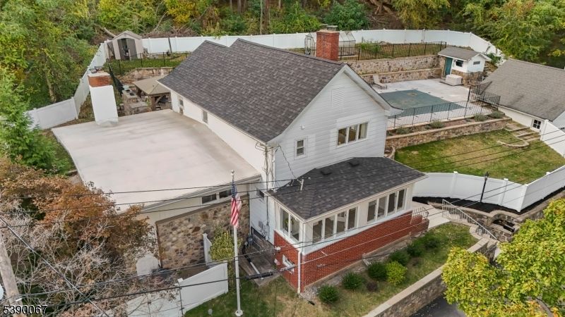Exterior, Drone