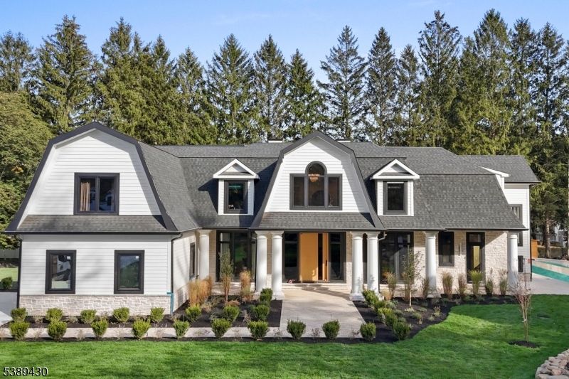 Exterior, Facade, Farmhouse