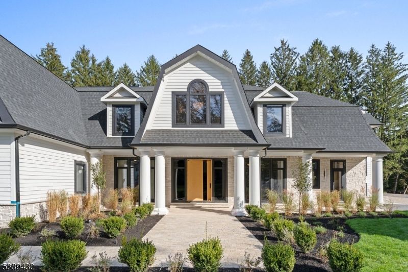 Exterior, Facade, Farmhouse