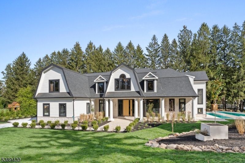 Exterior, Facade, Pool, Farmhouse