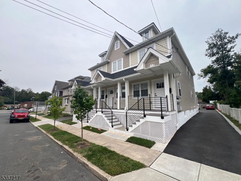Exterior, Facade, Queen Anne Victorian