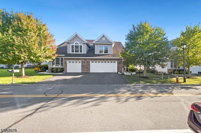 Attached, Exterior, Facade, Cape Cod
