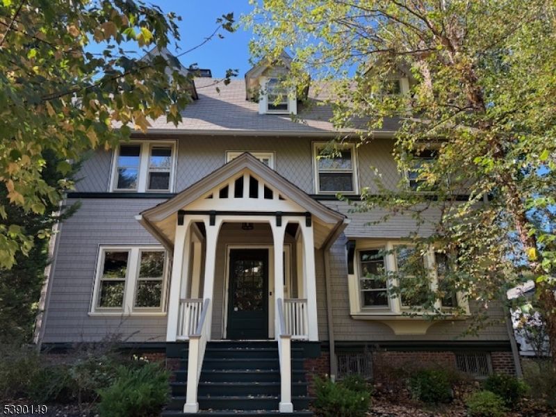 Exterior, Facade, Queen Anne Victorian