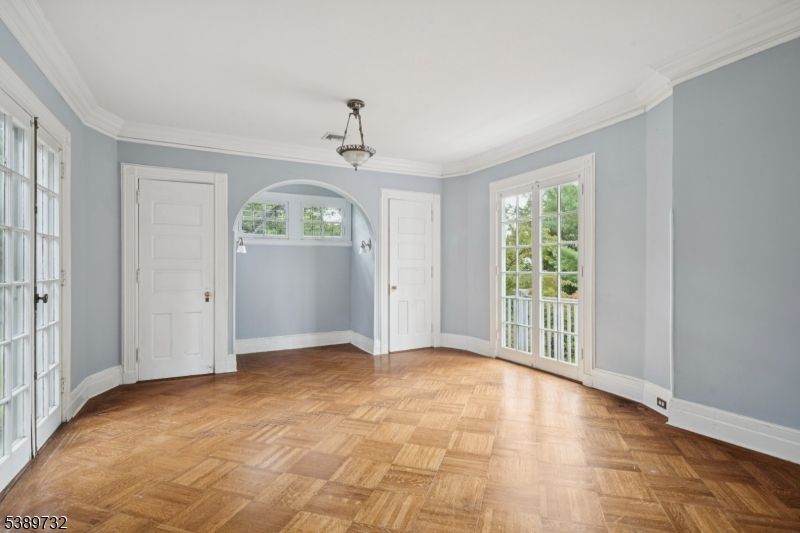 Empty room, Interior, Pendant Lights, Wood Texture Flooring