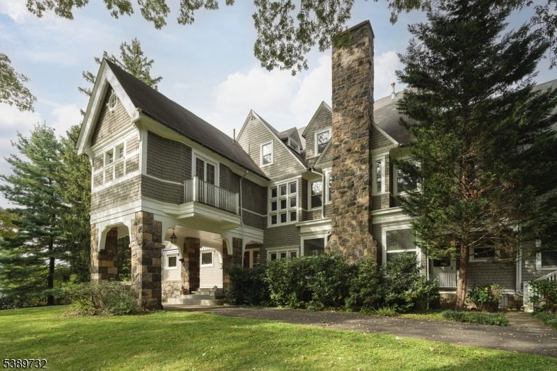 Backyard, Exterior, Facade, Queen Anne Victorian
