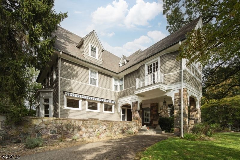 Exterior, Facade, Queen Anne Victorian