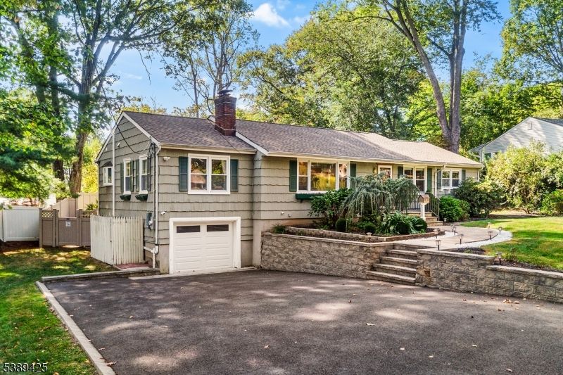 Attached, Exterior, Facade, Cape Cod