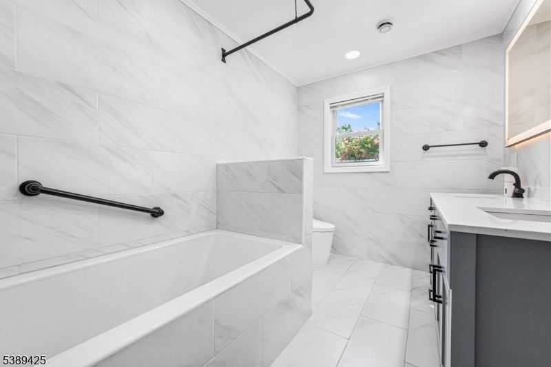 Bathroom, Interior, Marble, Marble Walls, Recessed Lighting