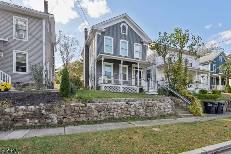 Exterior, Facade, Queen Anne Victorian
