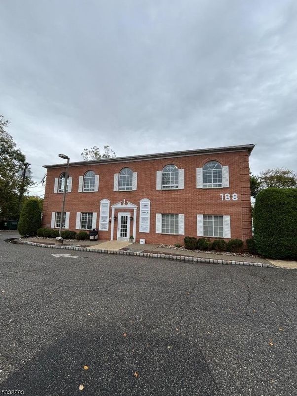 Exterior, Facade, Brick Facade, Georgian