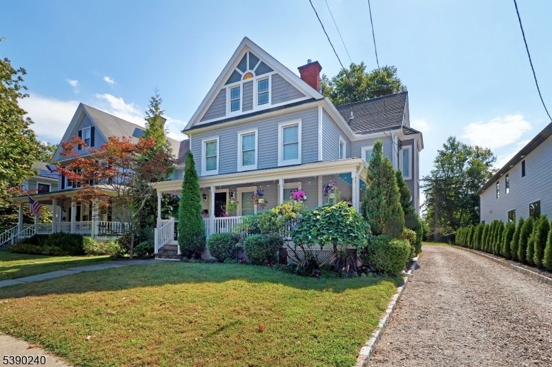 Exterior, Facade, Queen Anne Victorian