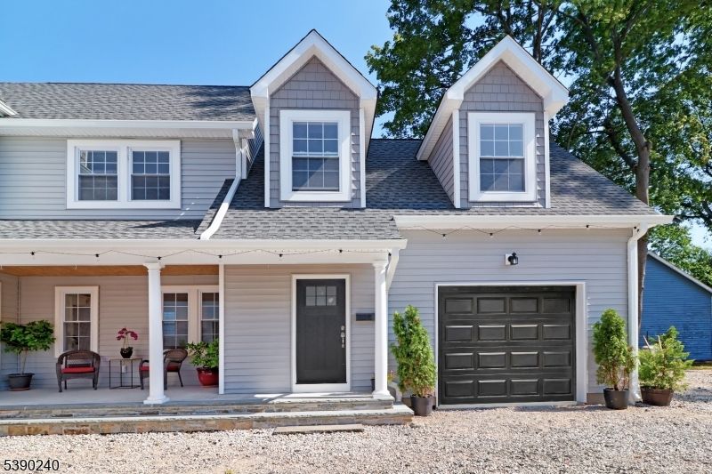 Attached, Exterior, Facade, Farmhouse