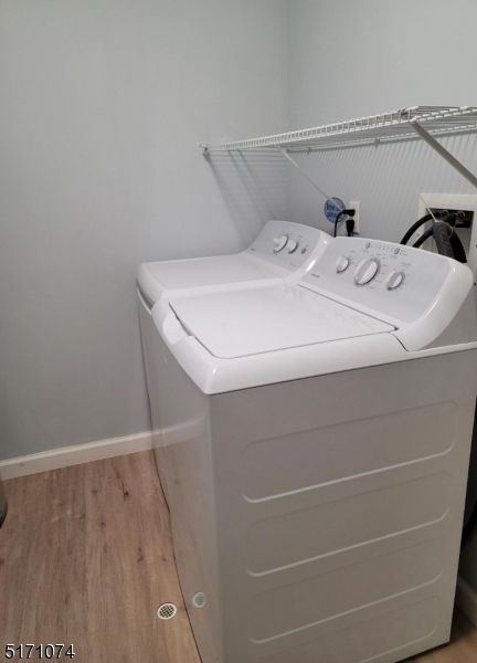 Interior, Washer, Wood Texture Flooring