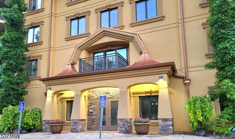Exterior, Facade, Brownstone
