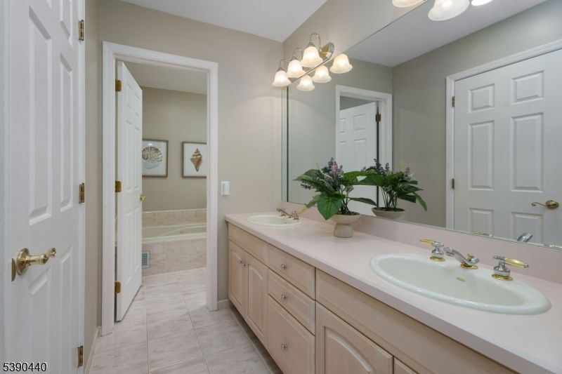 Bathroom, Dual Sink Vanities, Interior
