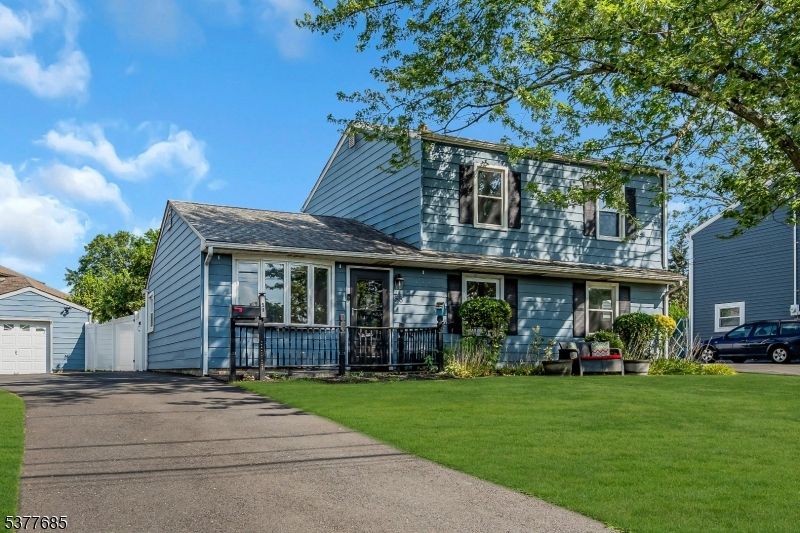 Exterior, Facade, Cape Cod
