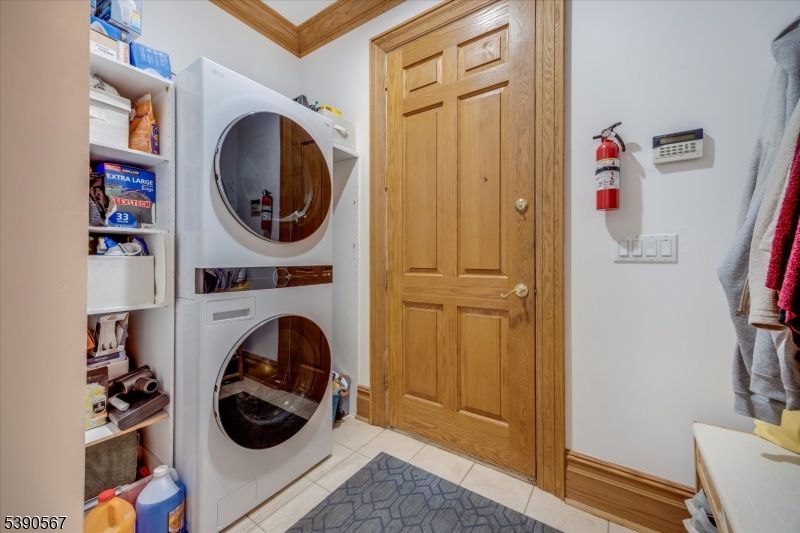 Interior, Washer, Wood Texture Flooring