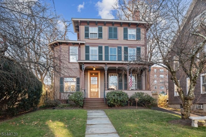 Exterior, Facade, American Foursquare